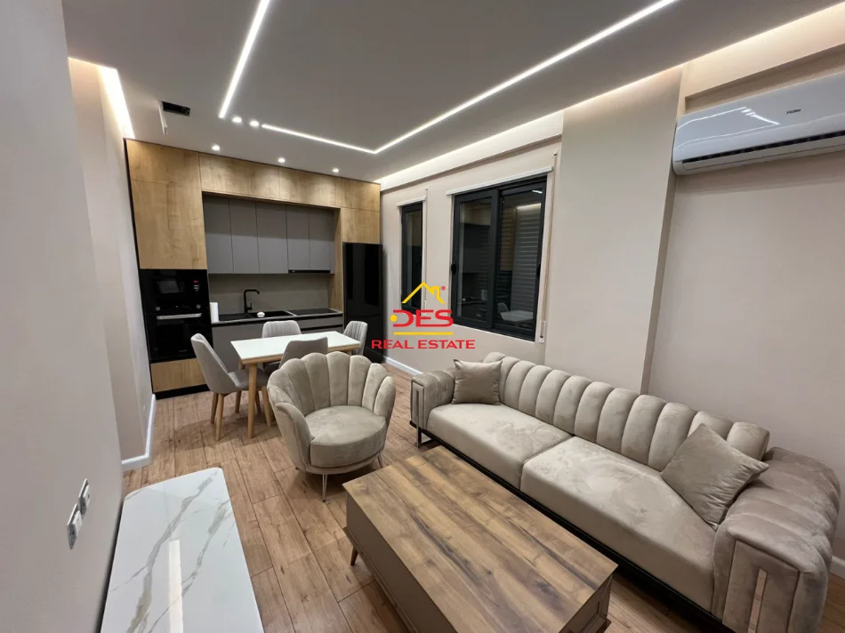 Vlore, jepet me qera apartament 1+1+Ballkon Kati 3, 60 m² 450 € (Rruga Dhimitër Konomi)
