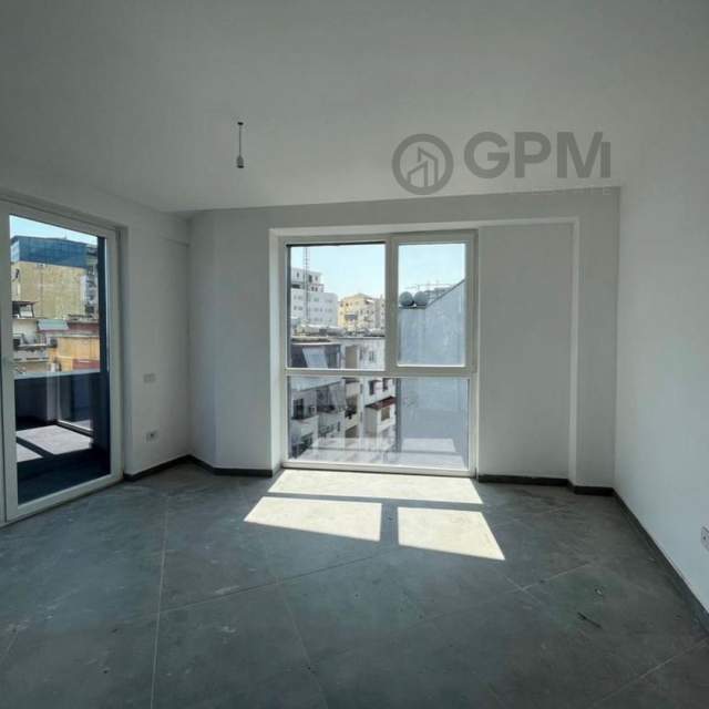 Tirane, shitet apartament duplex Dublex Kati 1, 238 m² 1.300.000  (Kafe Flora)