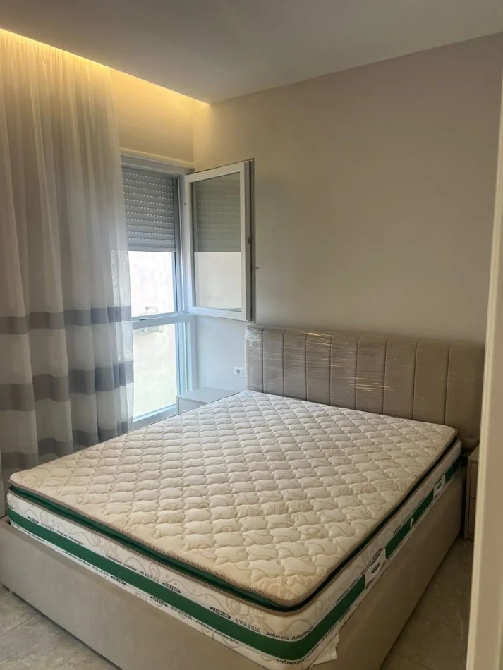 Tirane, jepet me qera apartament 1+1 Kati 2, 67 m² 550 € (Rruga 5 maji)