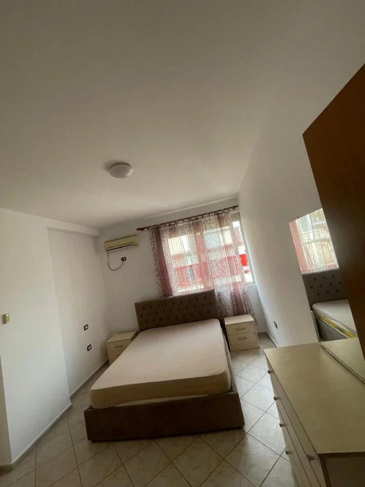 Tirane, jepet me qera apartament 3+1 Kati 2, 133 m² 450 € (Fresk)