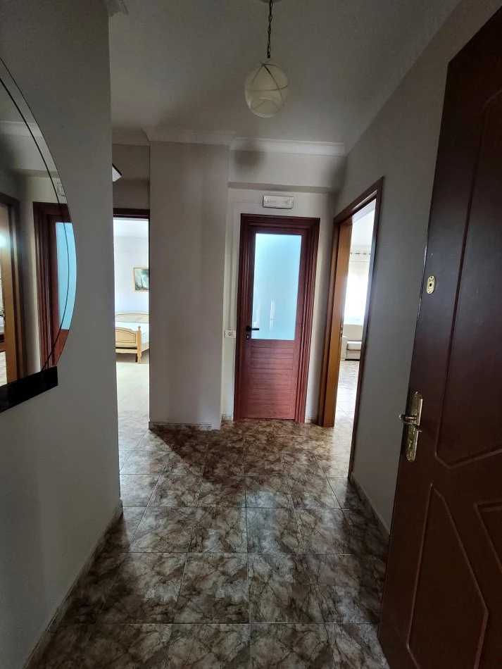 Shqiperi, jepet me qera apartament 2+1+Ballkon Kati 9, 95 m² 550 € (Bulevardi Zogu I)