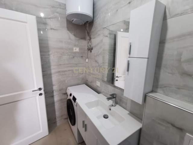 Tirane, jepet me qera apartament 2+1 Kati 9, 96 m² 450  (Astir)