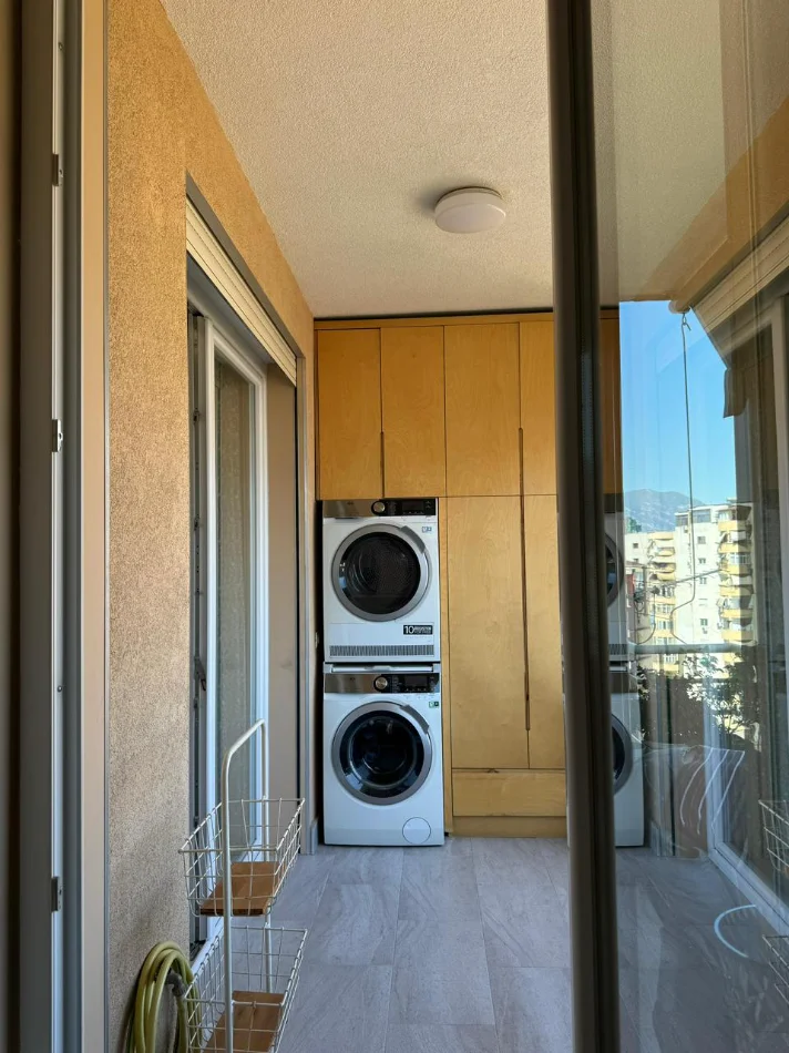 Tirane, shitet apartament 3+1 , 131 m² (Komuna e Parisit)