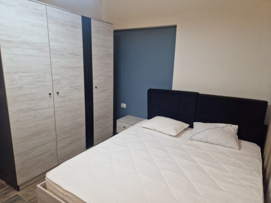 Tirane, jepet me qera apartament 2+1+Ballkon Kati 0, 84 m² 700 € (Dispanceria)