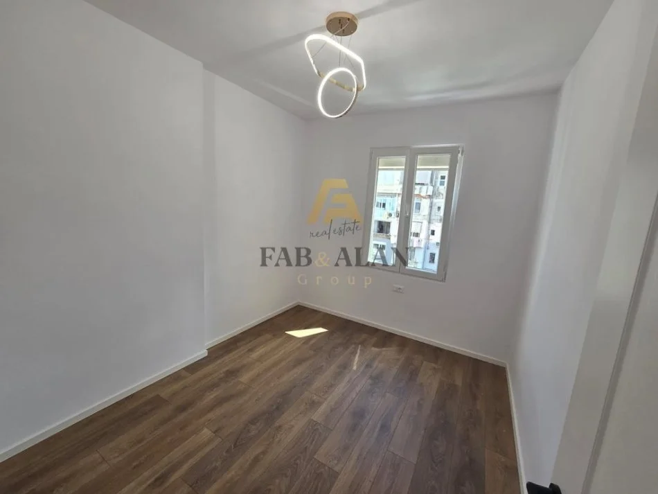 Tirane, shitet apartament 2+1+2 Kati 4, 75 m² 185.000 € (Rruga Myslym Shyri)