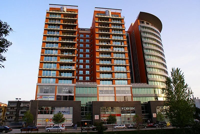 Tirane, jepet me qera dyqan Kati 1, 35 m² 800 € (ETC)