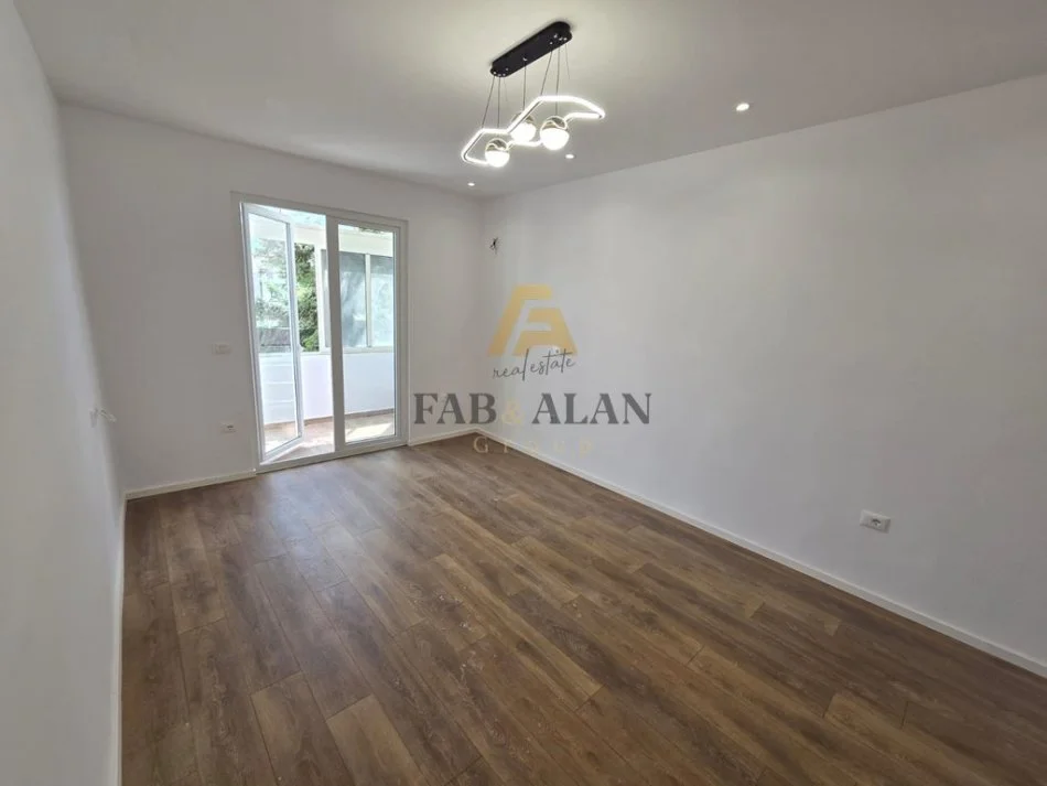 Tirane, shitet apartament 2+1+2 Kati 4, 75 m² 185.000 € (Rruga Myslym Shyri)