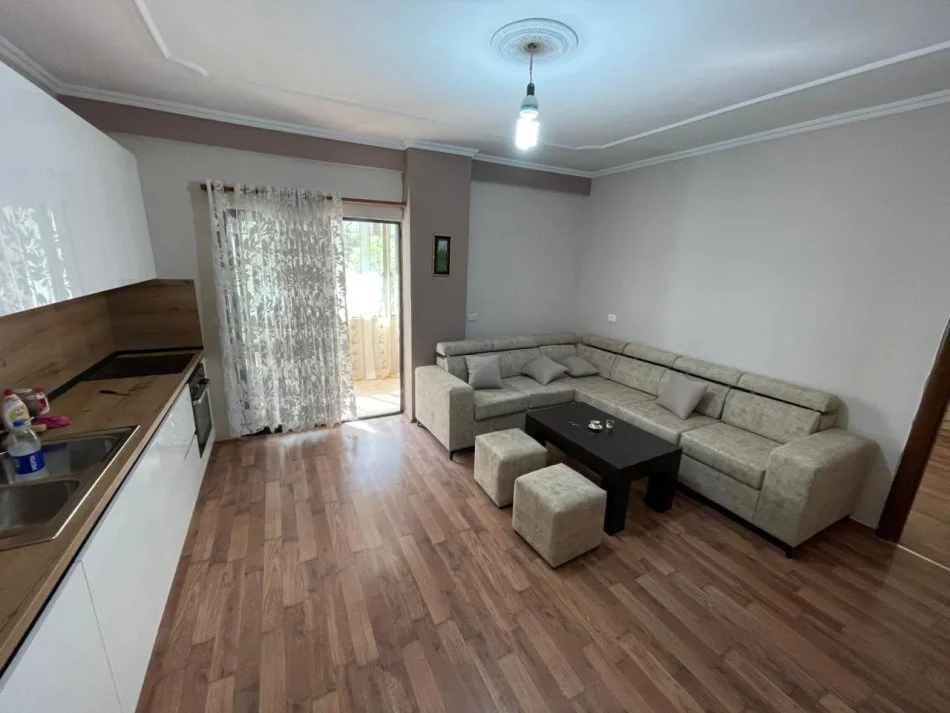 Tirane, jepet me qera apartament 2+1+Ballkon Kati 2, 115 m² 600 € (Don Bosko)