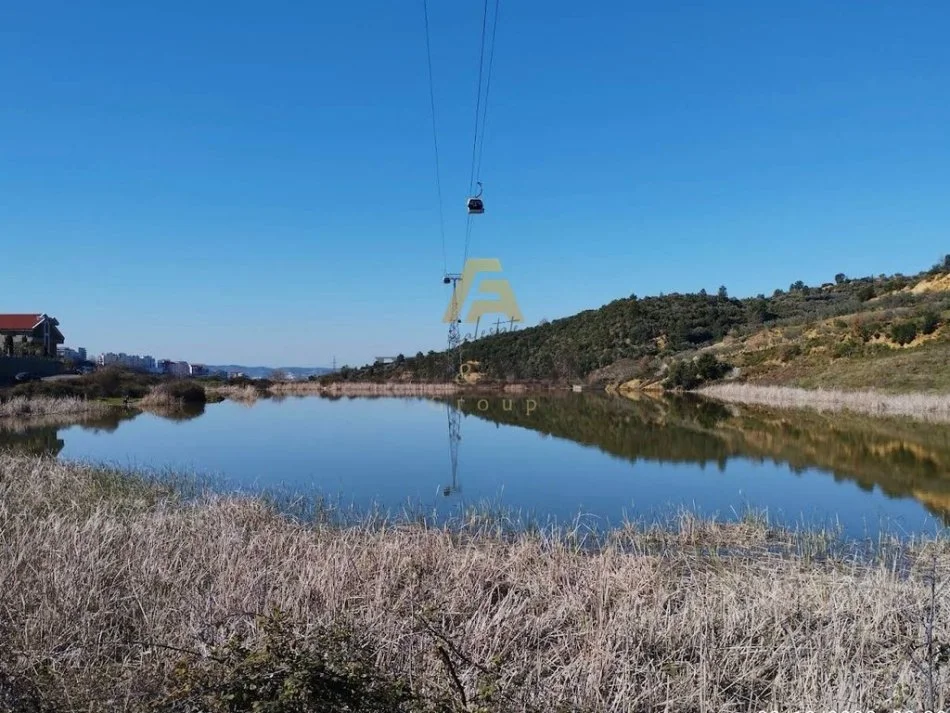 Tirane, shitet toke , 2.000 m² 270.000 € (Linze)