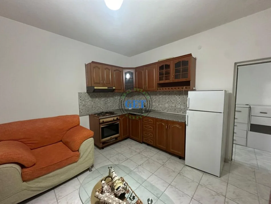 Durres, jepet me qera shtepi 1+1 Kati 1, 70 m² 250 € (Tregu Industrial, Durres)