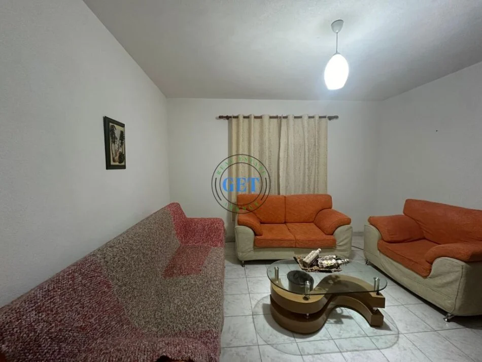 Durres, jepet me qera shtepi 1+1 Kati 1, 70 m² 250 € (Tregu Industrial, Durres)