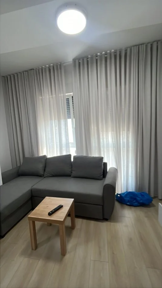 Tirane, jepet me qera apartament 2+1 Kati 3, 901 m² 500 € (Kompleksi kontakt)