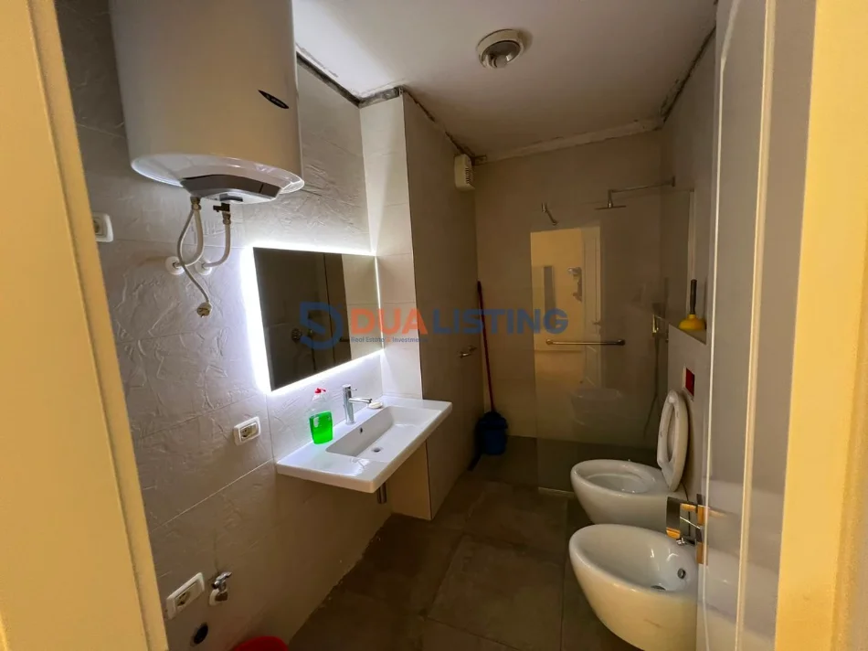 Tirane, jepet me qera apartament 2+1 , 67 m² 650 € 