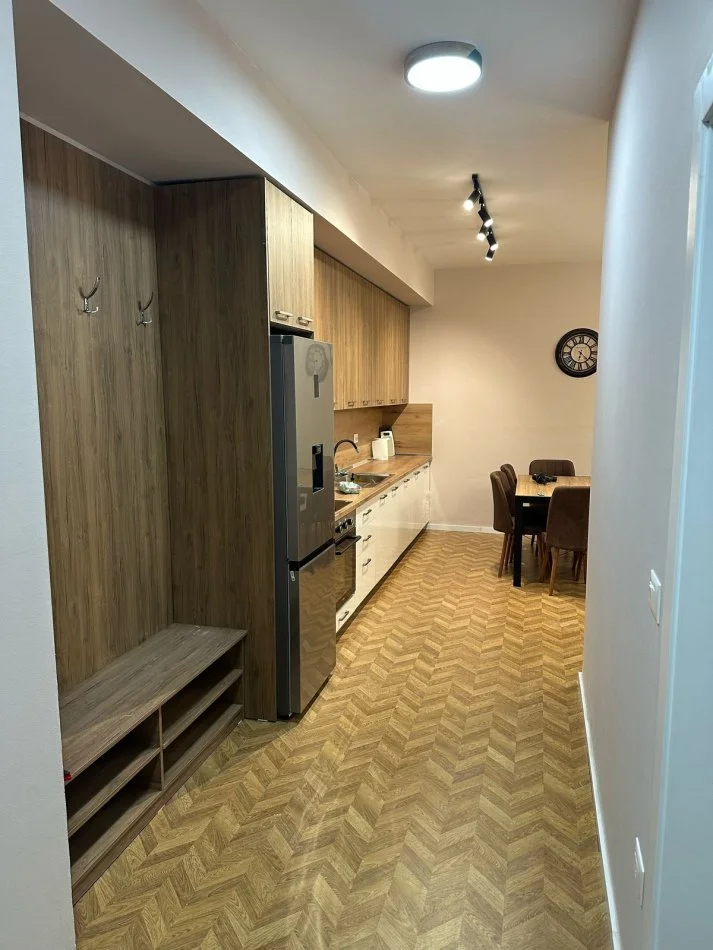 Tirane, jepet me qera apartament 1+1 Kati 4, 97 m² 550 € 