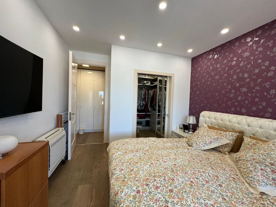 Tirane, shitet apartament 3+1 , 131 m² (Komuna e Parisit)