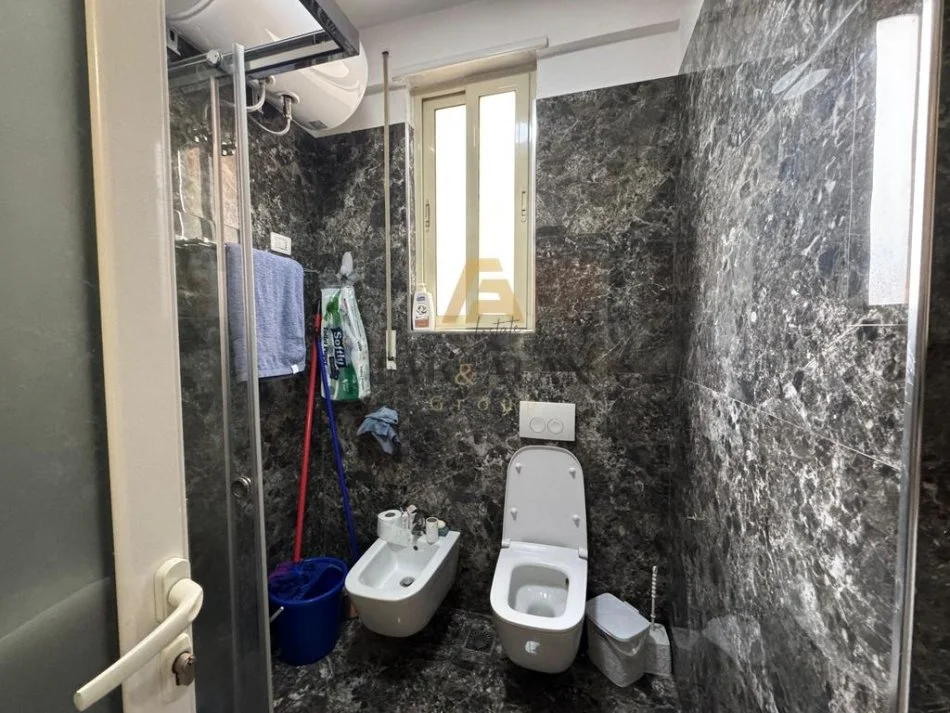 Tirane, shitet apartament 1+1 Kati 4, 75 m² 187.500 € (Selvia, tek Observatori)