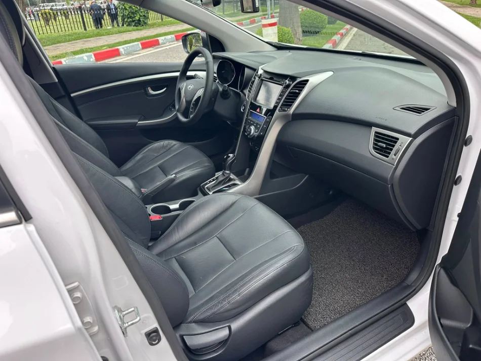 Tirane, shes makine HYUNDAI I30 FULLOPTION PANORAMA 1.6 Nafte, e bardhë automatik Klima