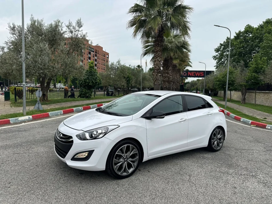 Tirane, shes makine HYUNDAI I30 FULLOPTION PANORAMA 1.6 Nafte, e bardhë automatik Klima