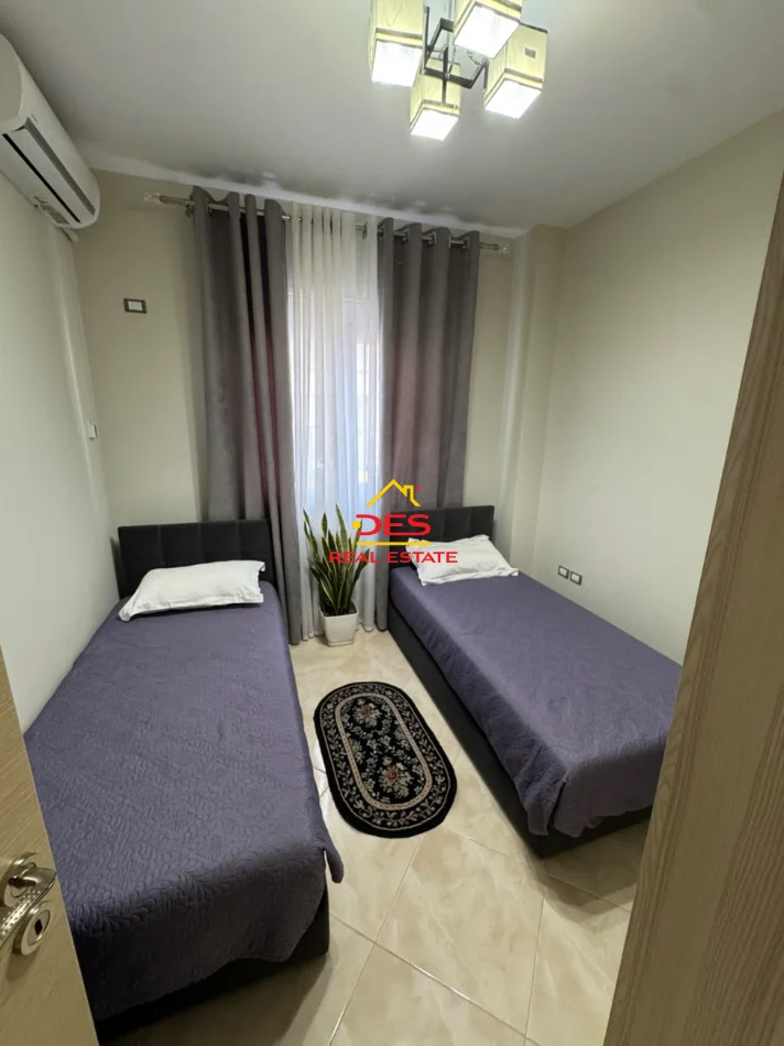 Vlore, jepet me qera apartament 2+1+Ballkon Kati 3, 90 m² 600 € (Rruga Dhimitër Konomi)