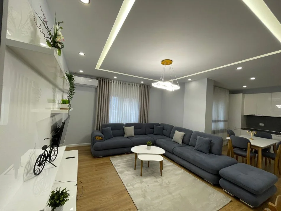 Tirane, jepet me qera apartament 2+1+Ballkon Kati 4, 120 m² 800 € (Zogu i Zi)