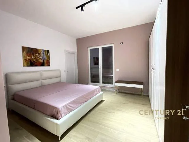 Tirane, jepet me qera apartament 2+1+A+BLK Kati 9, 184 m² 500 Euro (3 deshmoret)