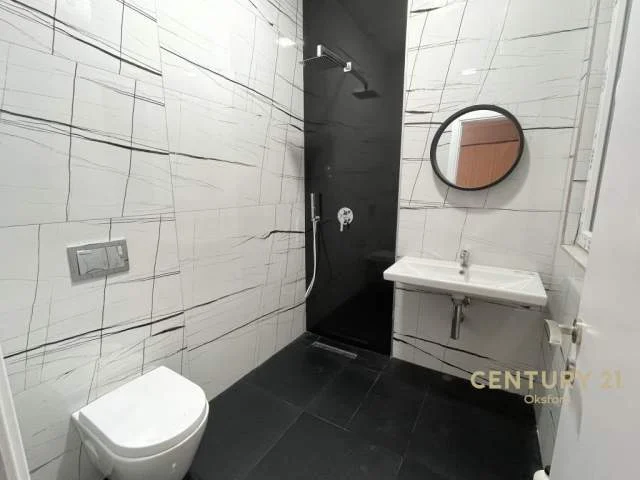 Tirane, jepet me qera apartament 2+1+A+BLK Kati 9, 184 m² 500 Euro (3 deshmoret)