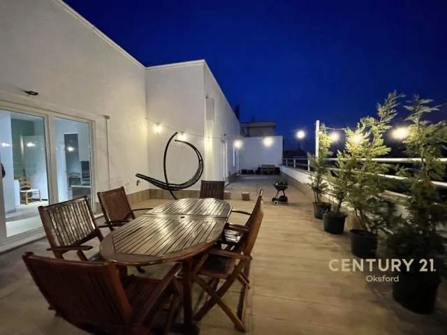 Tirane, jepet me qera apartament 2+1+A+BLK Kati 9, 184 m² 500 Euro (3 deshmoret)