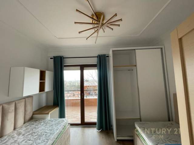 Tirane, shes apartament 2+1 145.000 Euro (kopshti botanik)