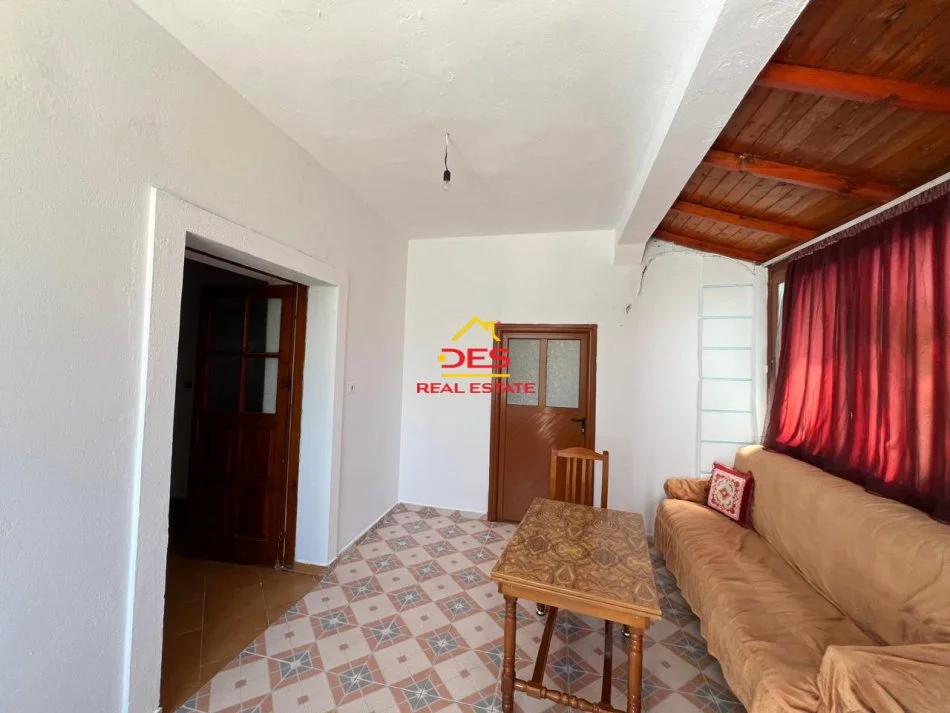 Vlore, shitet shtepi 1+1+Ballkon Kati 0, 94 m² 75.000 € (Kotë)