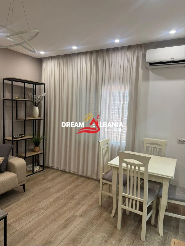 Tirane, jepet me qera apartament 1+1 , 60 m² 600 € (ish restorant Durresi)