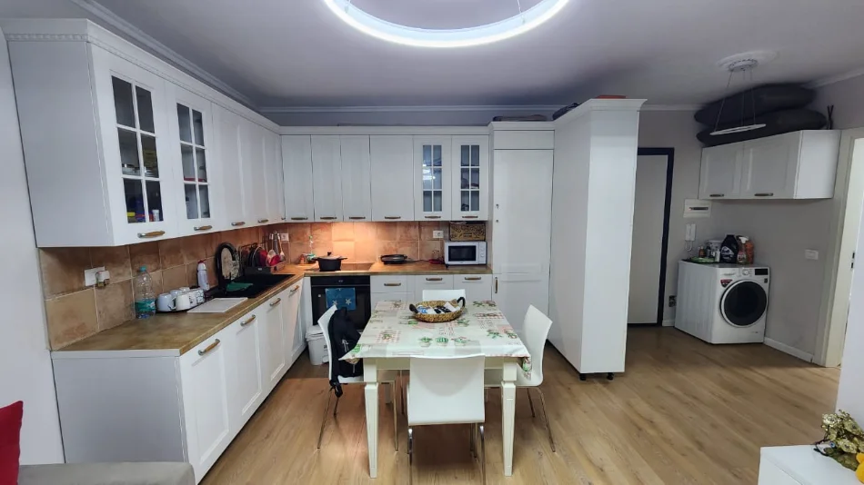 Tirane, shitet apartament 1+1 , 69 m² (Yzberisht)