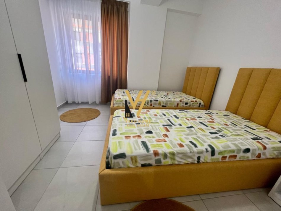 Tirane, jepet me qera apartament 2+1+Ballkon Kati 2, 110 m² 800 € (kodra e diellit)