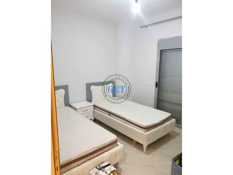 Durres, jepet me qera apartament 3+1 Kati 6, 110 m² 500 € (pranë Zjarrëfikëses, Durrës)