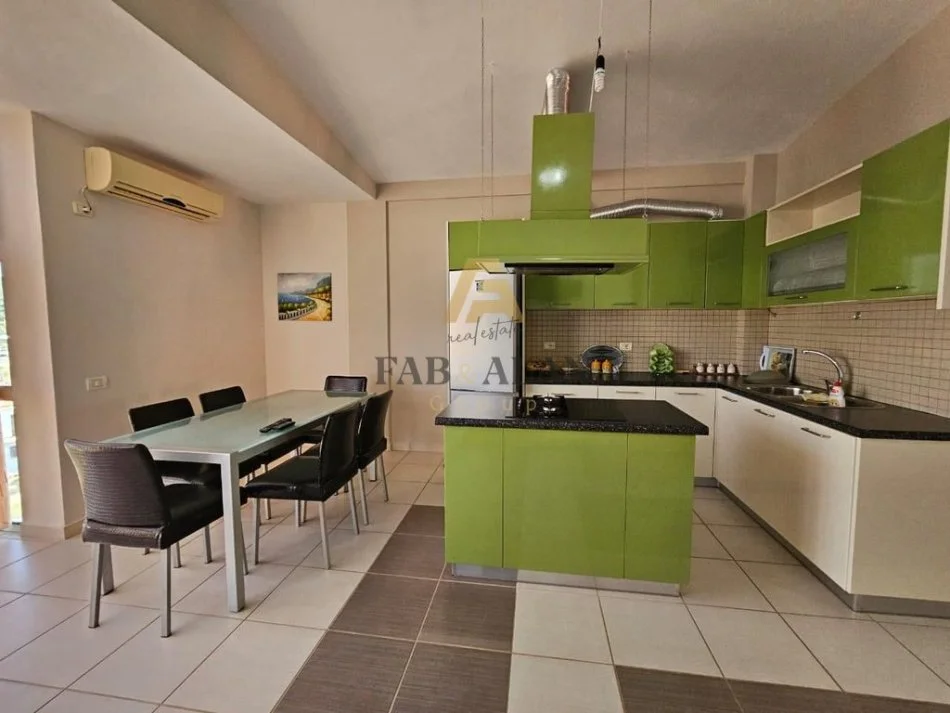 Mali Robit, shitet apartament 2+1 Kati 2, 125 m² 125.000 € (Mali i Robit)