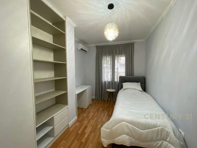 Tirane, jepet me qera apartament 2+1+BLK Kati 3, 110 m² 900 Euro (Kristal Center, Komuna e Parisit)