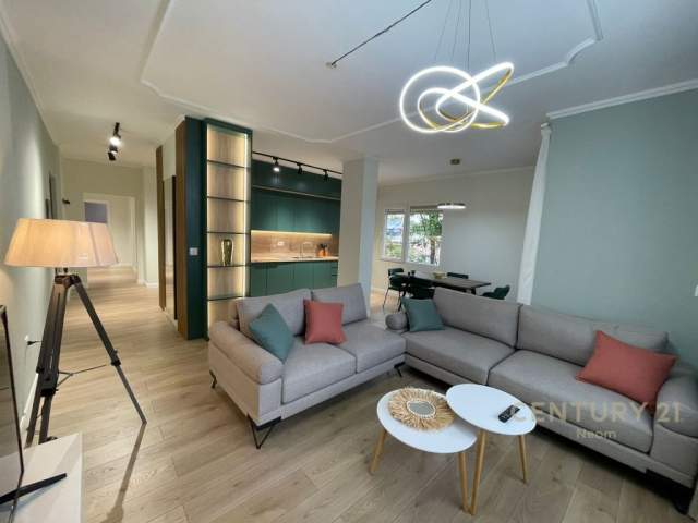 Tirane, jepet me qera apartament 2+1+BLK Kati 3, 110 m² 900 Euro (Kristal Center, Komuna e Parisit)