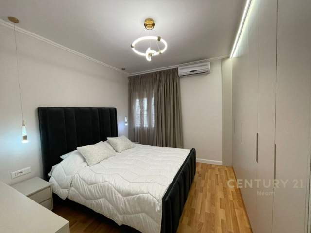 Tirane, jepet me qera apartament 2+1+BLK Kati 3, 110 m² 900 Euro (Kristal Center, Komuna e Parisit)