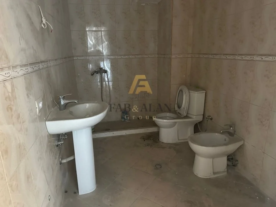 Tirane, shitet apartament 2+1 Kati 9, 121 m² 120.000 € (Astir, 2 Palmat)
