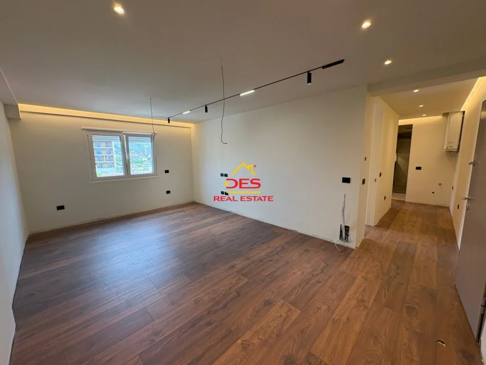 Vlore, shitet apartament 2+1+Ballkon Kati 4, 85 m² 144.500 € (Rruga Pelivan Leskaj)