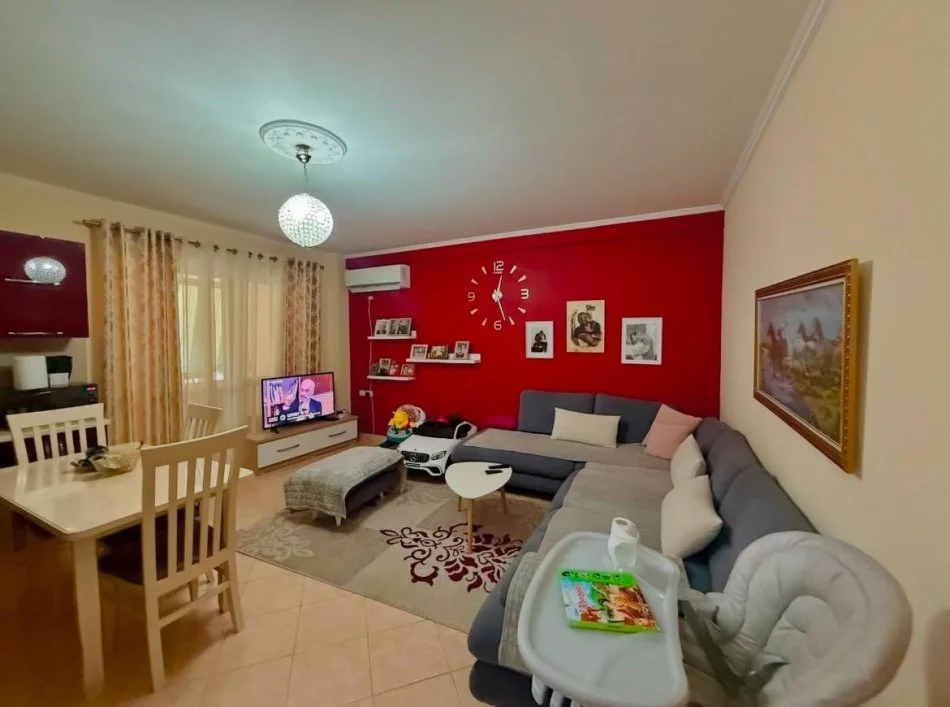 Tirane, jepet me qera apartament 1+1 Kati 5, 500 € (21 Dhjetori)