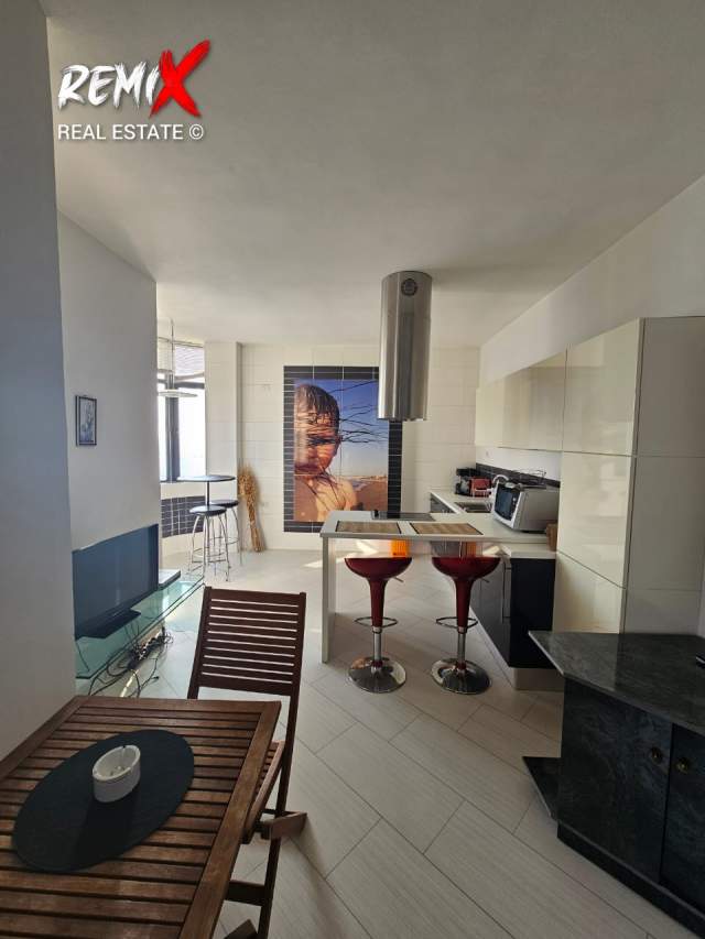Durres, jepet me qera apartament 2+1+BLK Kati 12, 120 m² 400 Euro (rruga e portit)