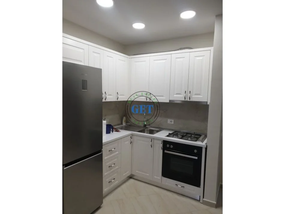 Durres, jepet me qera apartament 3+1 Kati 6, 110 m² 500 € (pranë Zjarrëfikëses, Durrës)