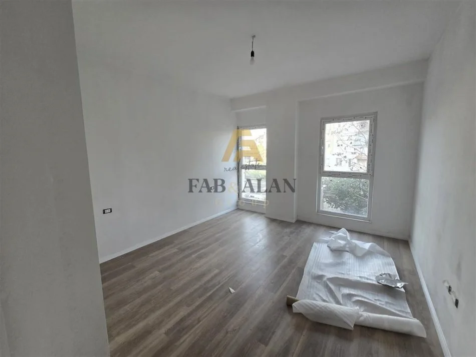 Tirane, shitet apartament 1+1 Kati 1, 72 m² 130.000 € (Laprake, KOMPLEKSI AURA)