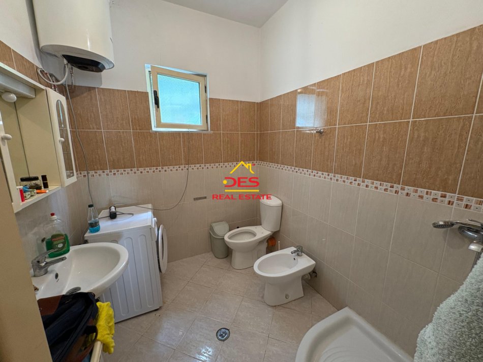 Vlore, jepet me qera shtepi 2+1+Ballkon Kati 0, 100 m² 250 € (Rruga Lef Sallata)