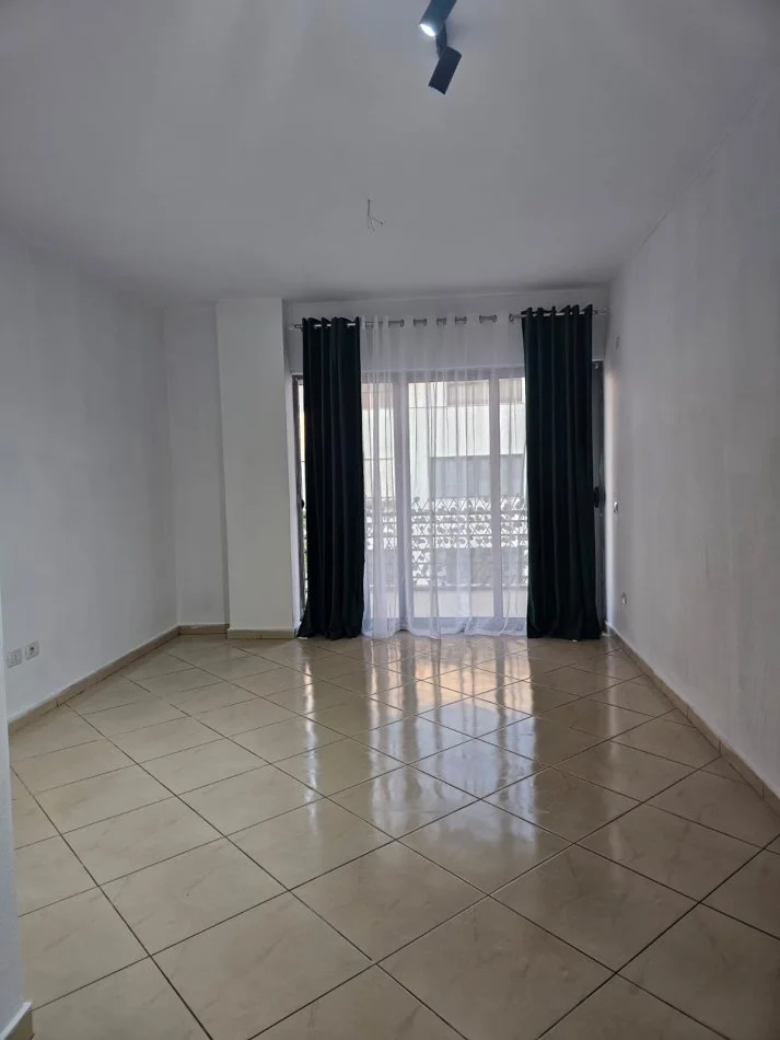 Tirane, jepet me qera apartament 2+1+Ballkon Kati 7, 110 m² 35.000 leke (BOSH ASTIR)