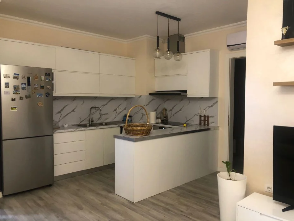 Apartament + Parkim me Qira te Sima Com