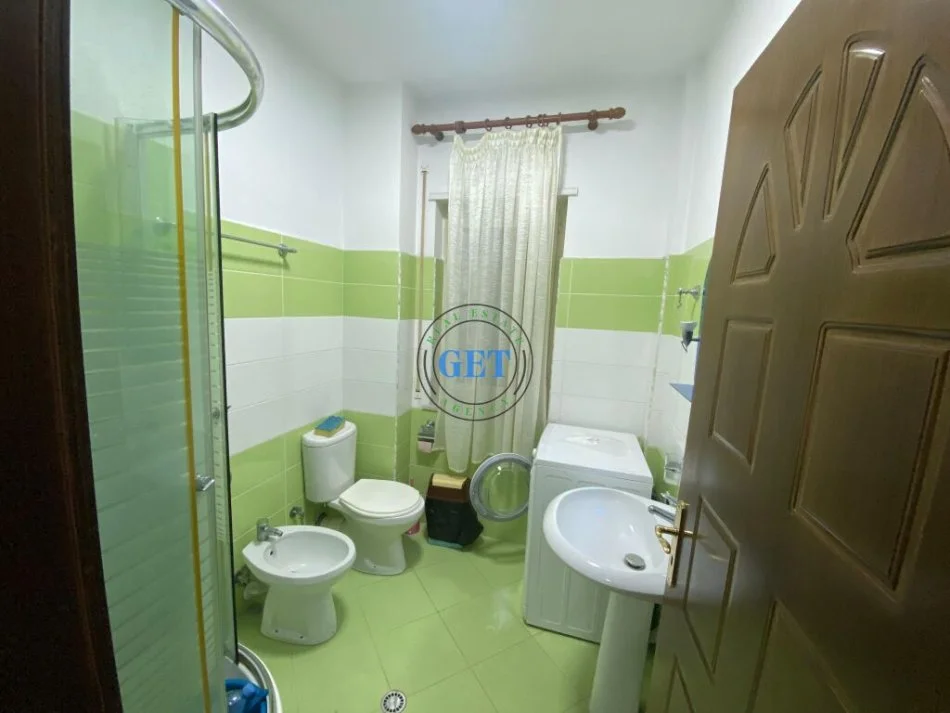 Durres, jepet me qera apartament 1+1 Kati 3, 70 m² 300 € (Rrota Kuqe,Plazh, Durrës)
