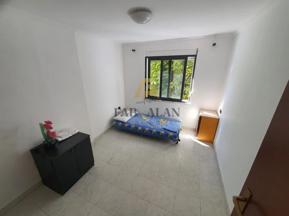 Tirane, shitet apartament 3+1 Kati 3, 100 m² 260.000 € (Ish Blloku)
