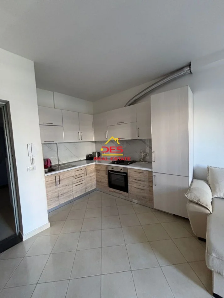 Vlore, shitet apartament 1+1+Ballkon Kati 2, 58 m² 135.000 € (Rruga Çamëria)