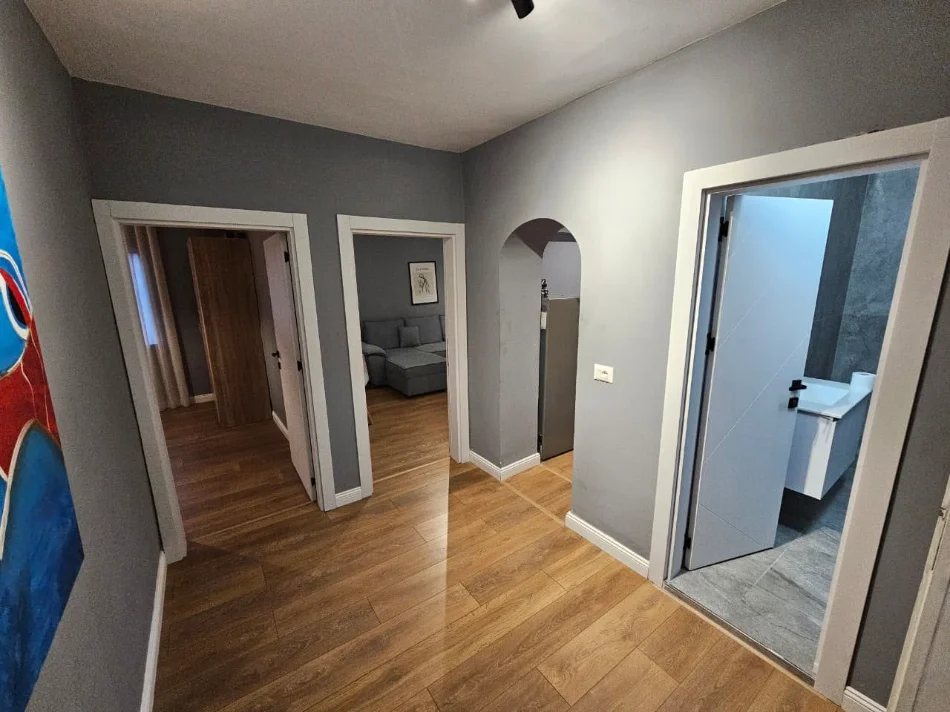 Tirane, shitet apartament 1+1 , 55 m² 144.000 € (Selvia)